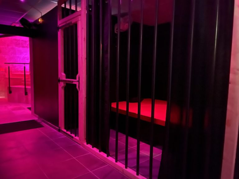 Chambre a theme - cage - L IDEAL SAUNA, Agen
